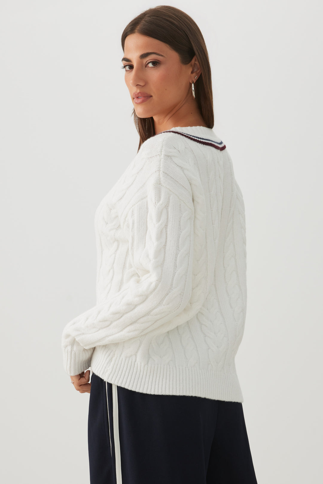 Pull à col en v en tricot torsadé
