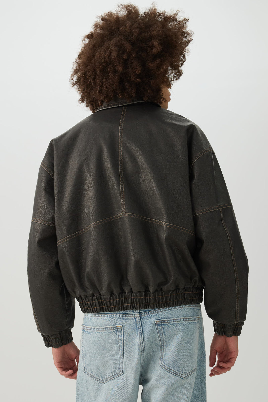 Veste en faux cuir à surpiqûre contrastantes