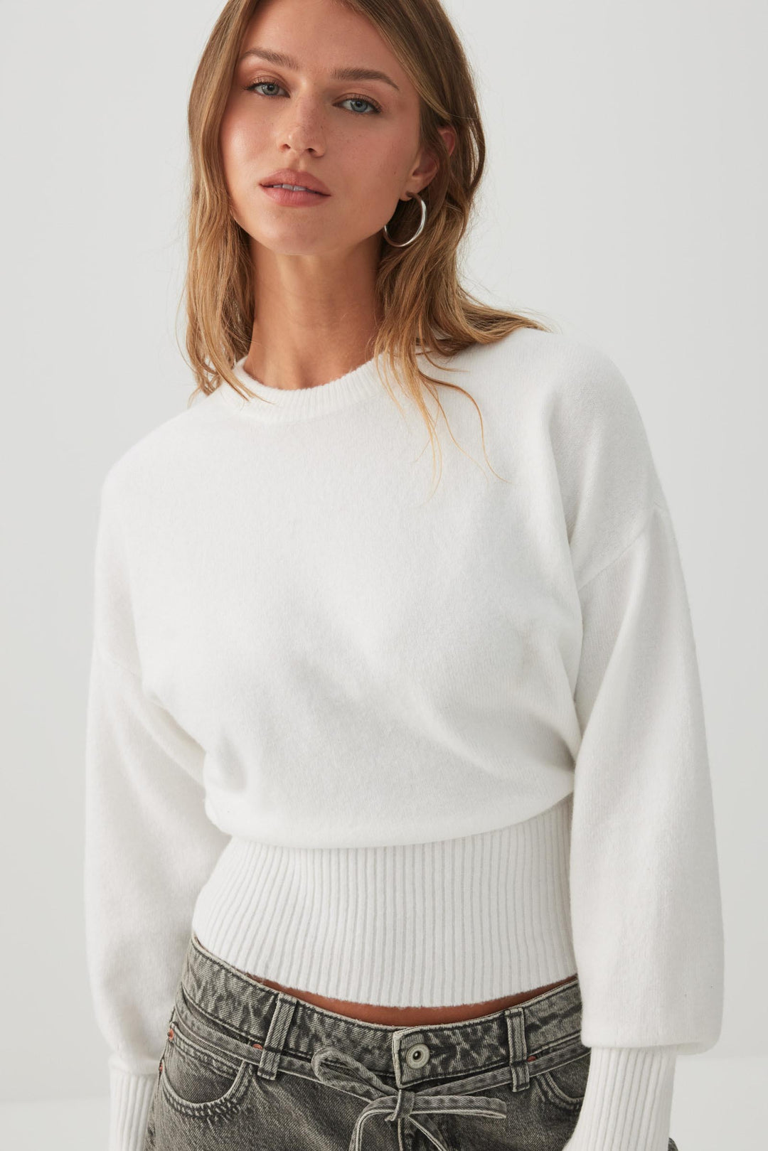MODERAKNIT™ Long Cuff Crew Neck Sweater