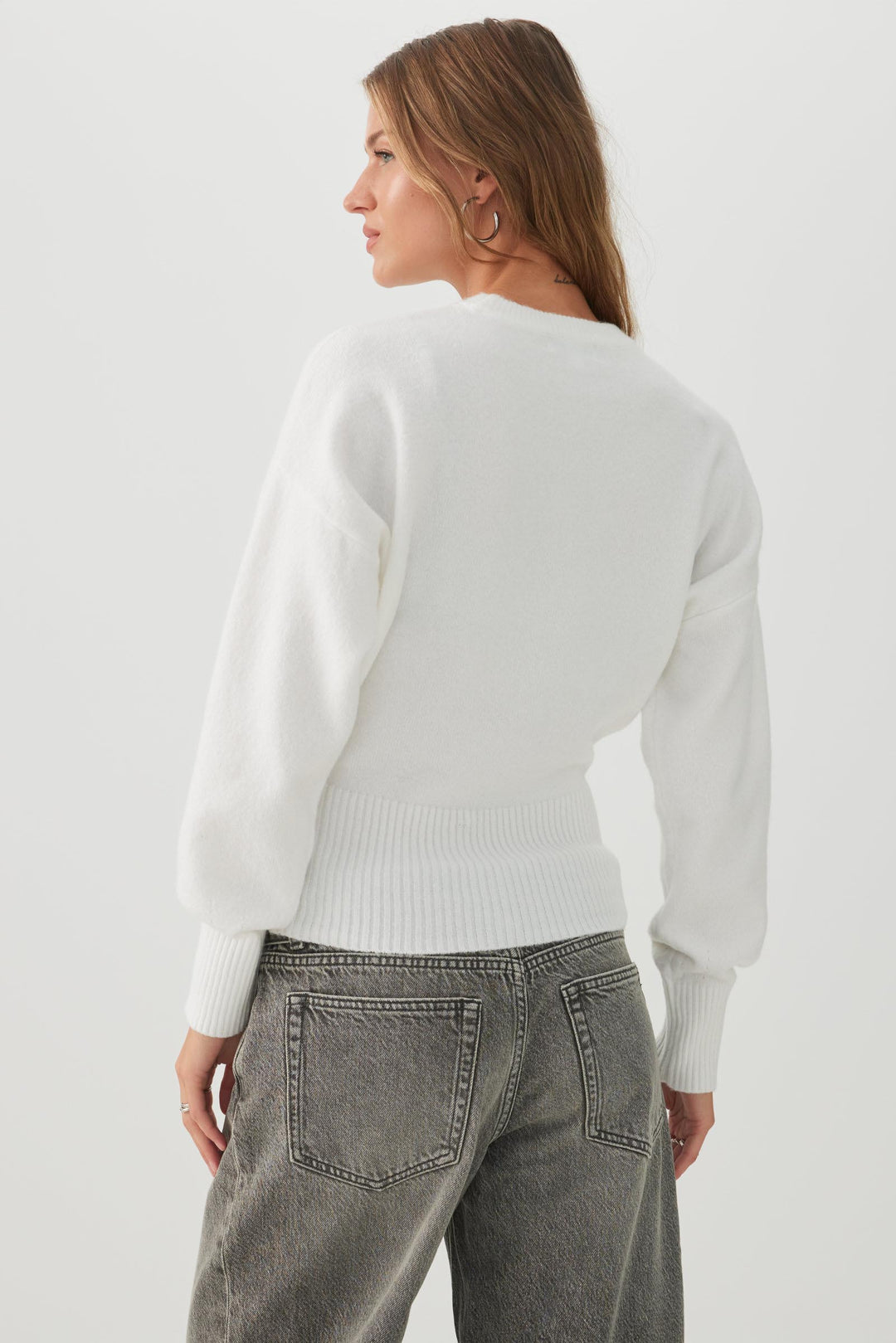 MODERAKNIT™ Long Cuff Crew Neck Sweater