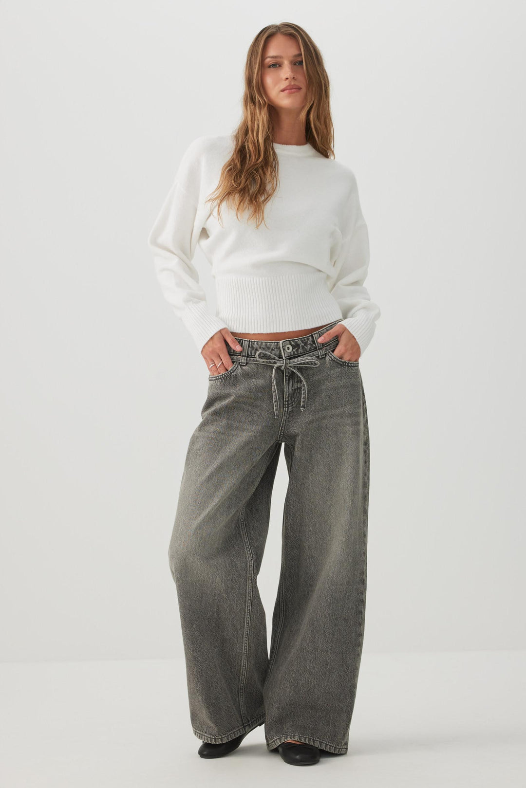 MODERAKNIT™ Long Cuff Crew Neck Sweater