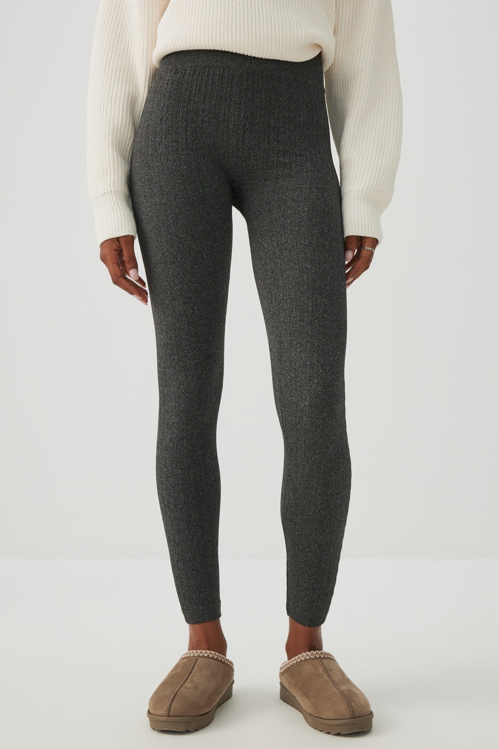 Seamless Cable Leggings Dark Grey | Ardene Canada