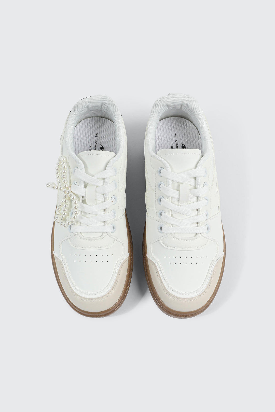 Espadrilles à détail de boucle perlée