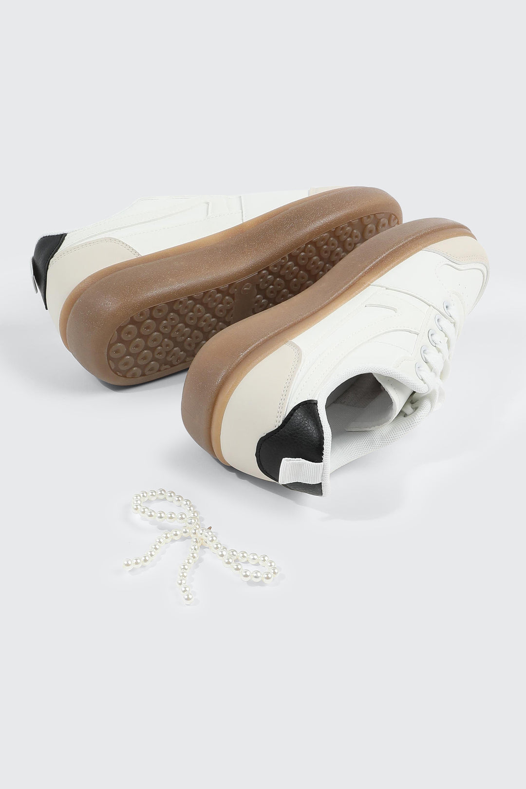 Espadrilles à détail de boucle perlée