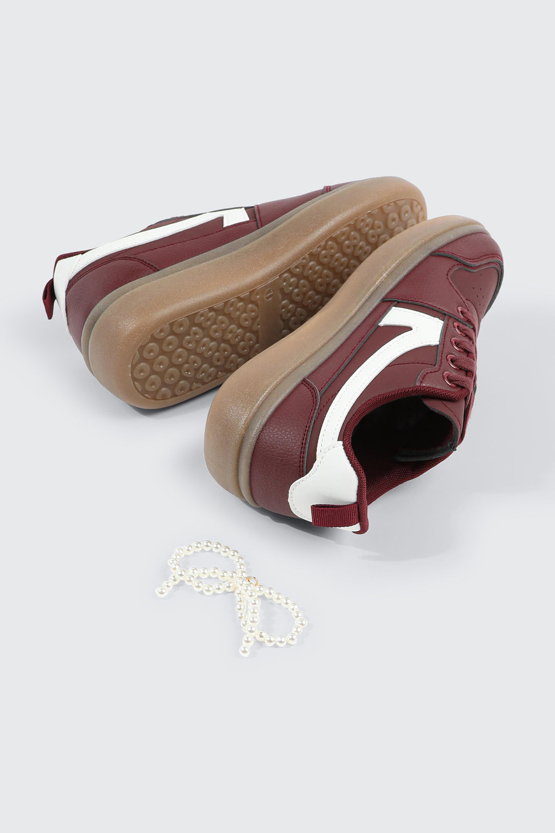 Espadrilles à détail de boucle perlée