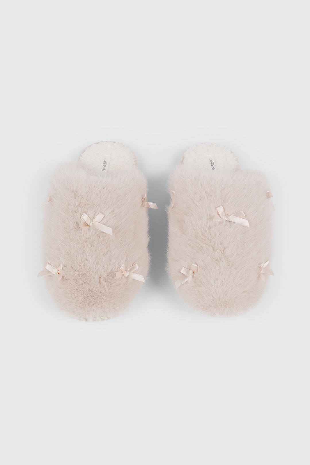 Pantoufles en fausse fourrure à boucles