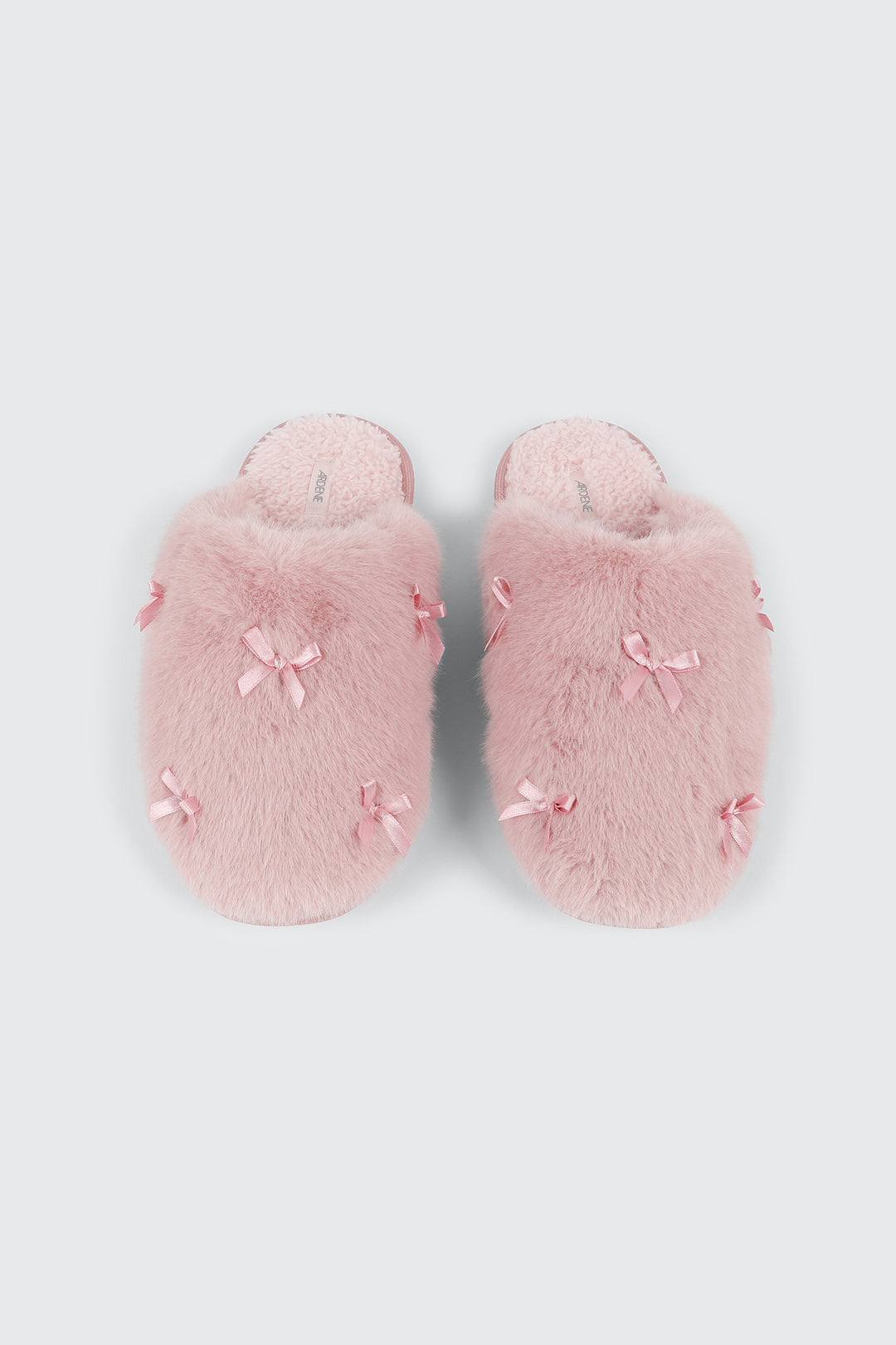 Pantoufles en fausse fourrure à boucles