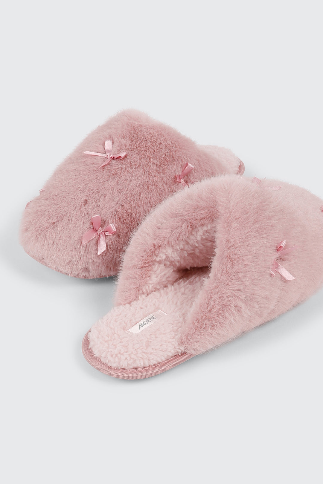 Pantoufles en fausse fourrure à boucles