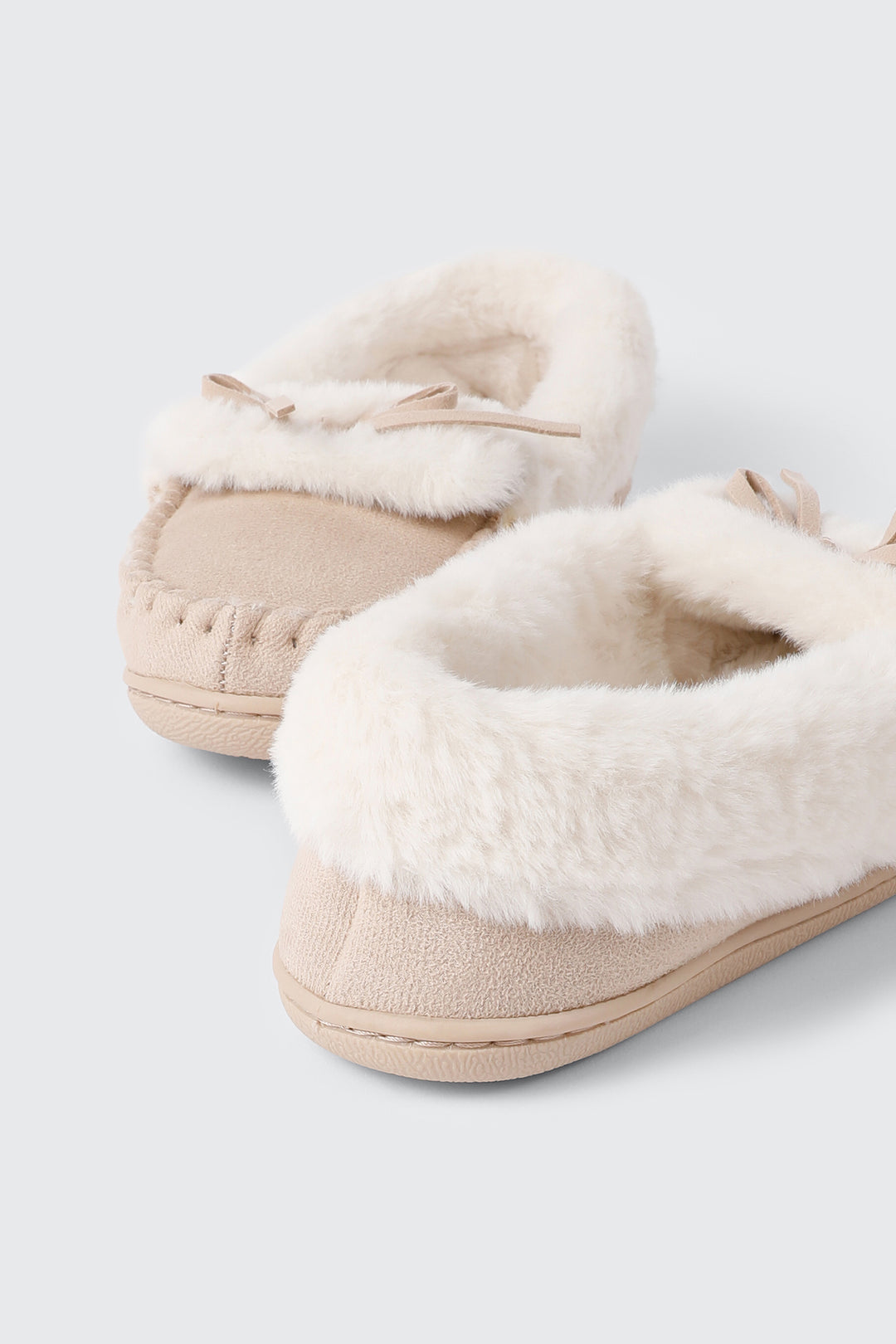 Pantoufles style mocassin en faux suède