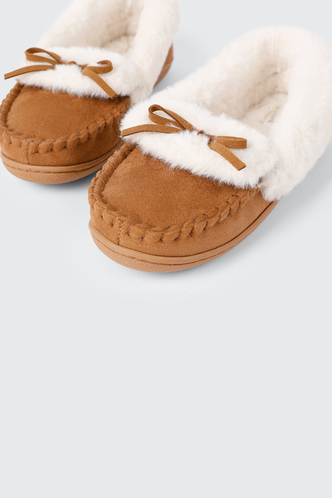Pantoufles style mocassin en faux suède