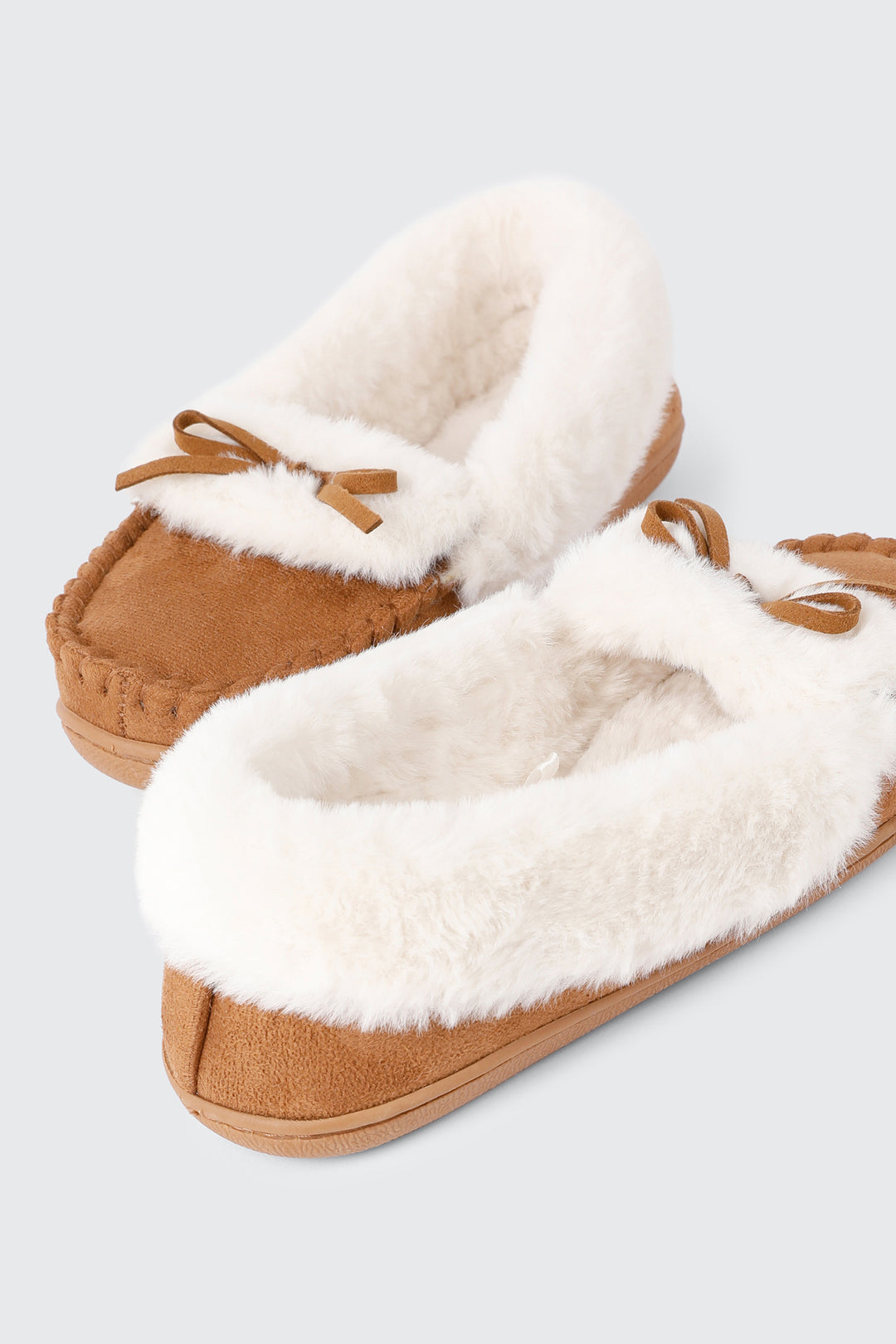 Pantoufles style mocassin en faux suède