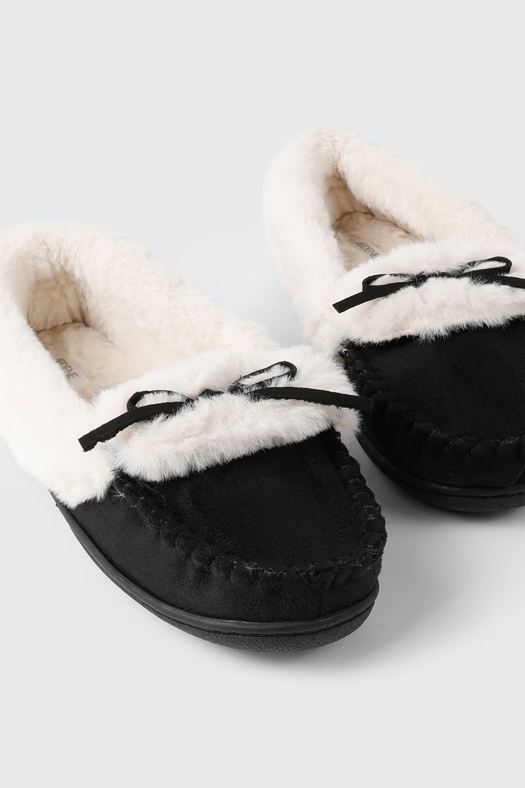 Pantoufles style mocassin en faux suède