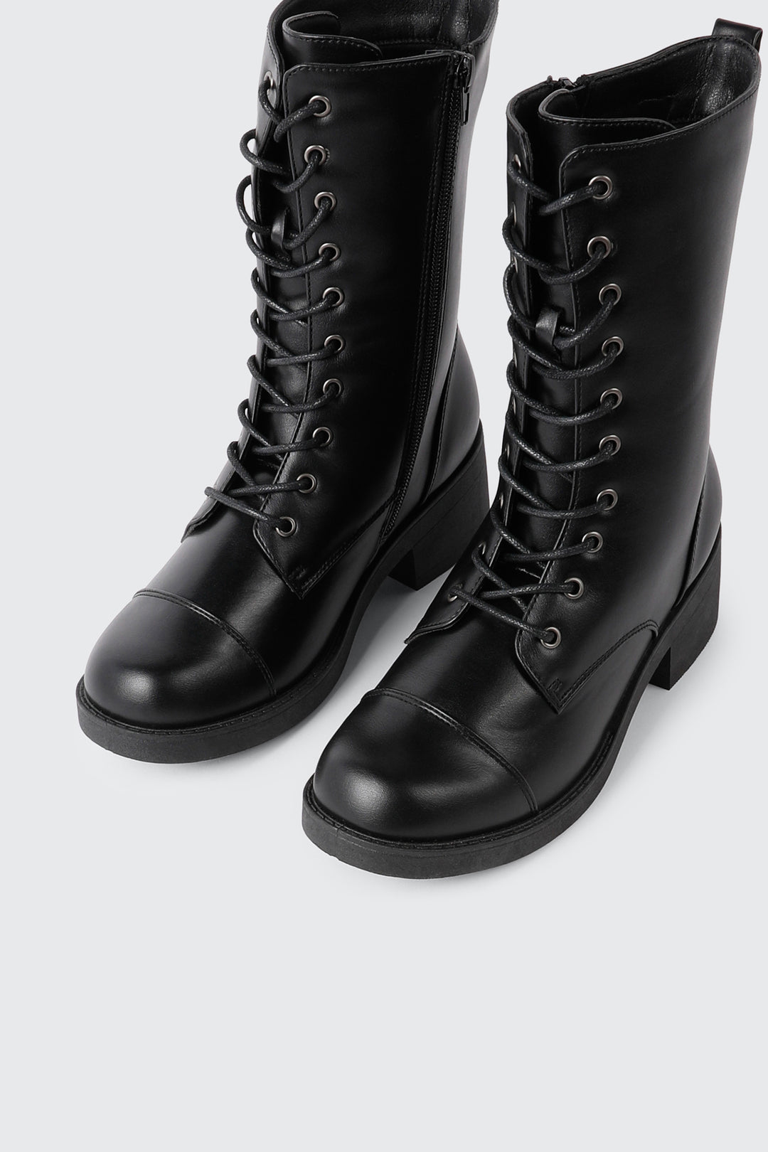 Bottes mi-mollet à lacets