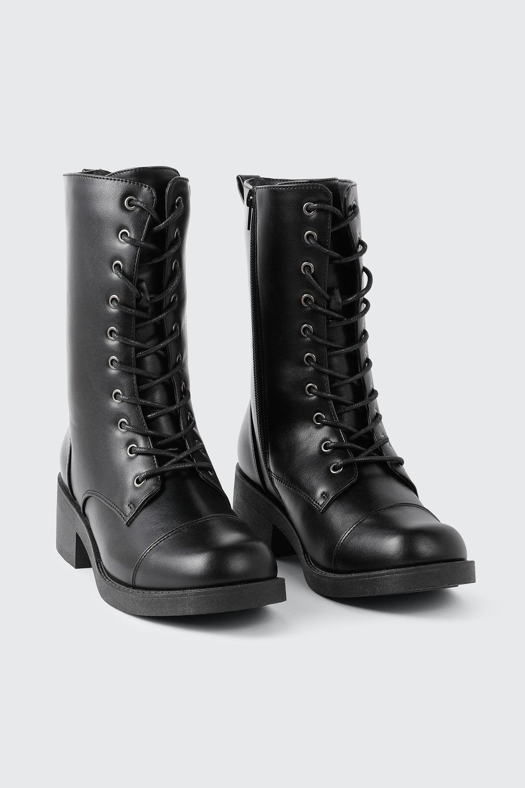 Bottes mi-mollet à lacets