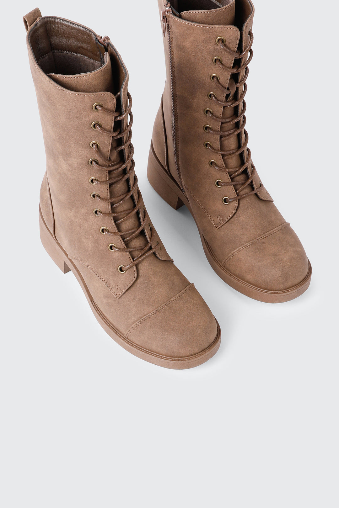Bottes mi-mollet à lacets