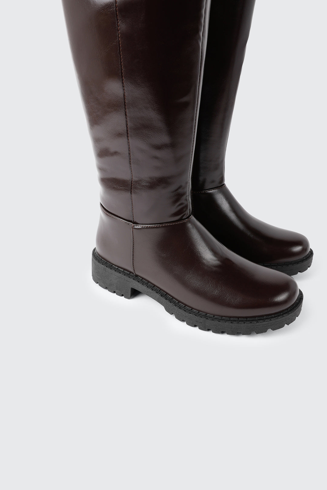 Bottes hautes à semelle crantée