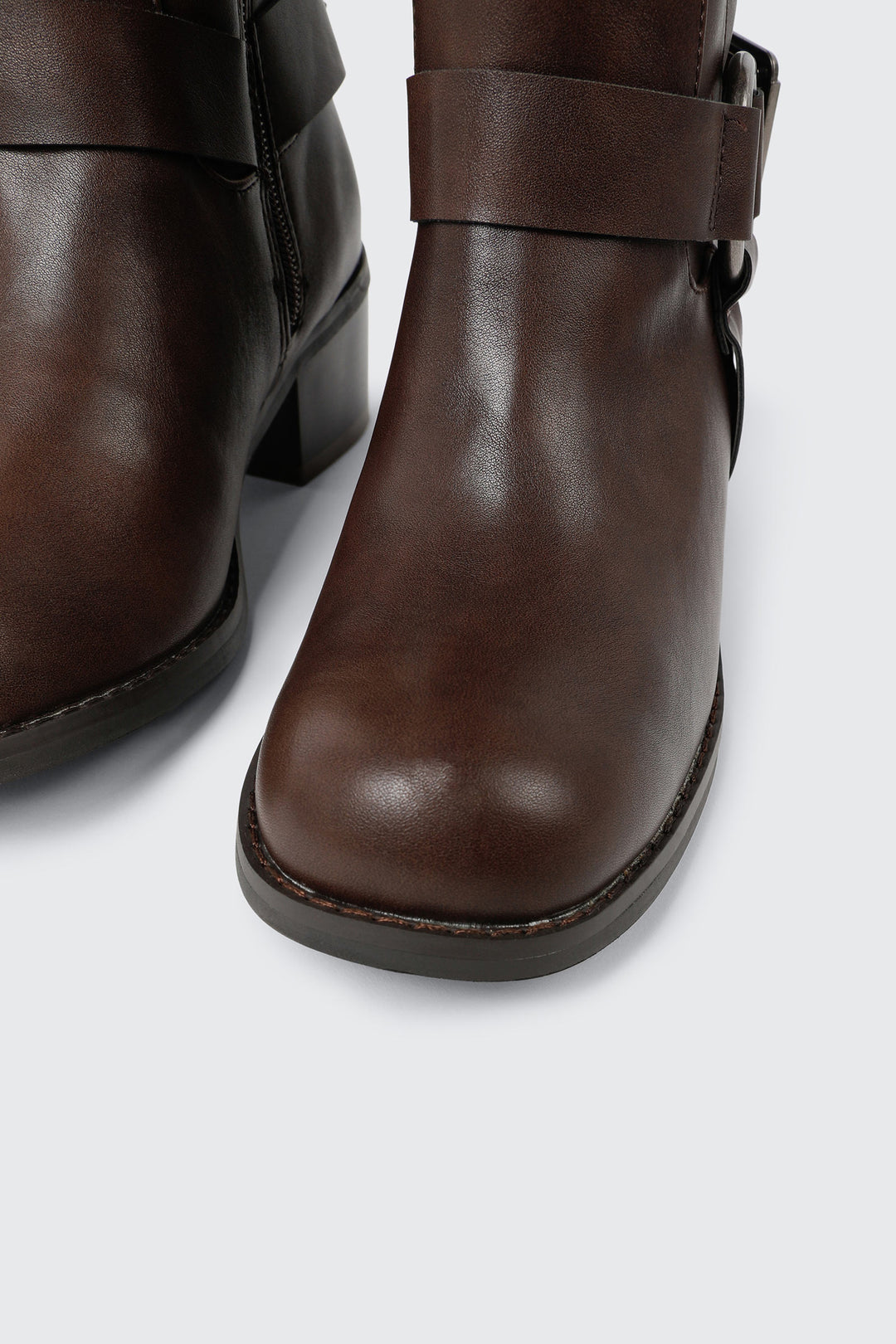 Bottes au genou à boucles