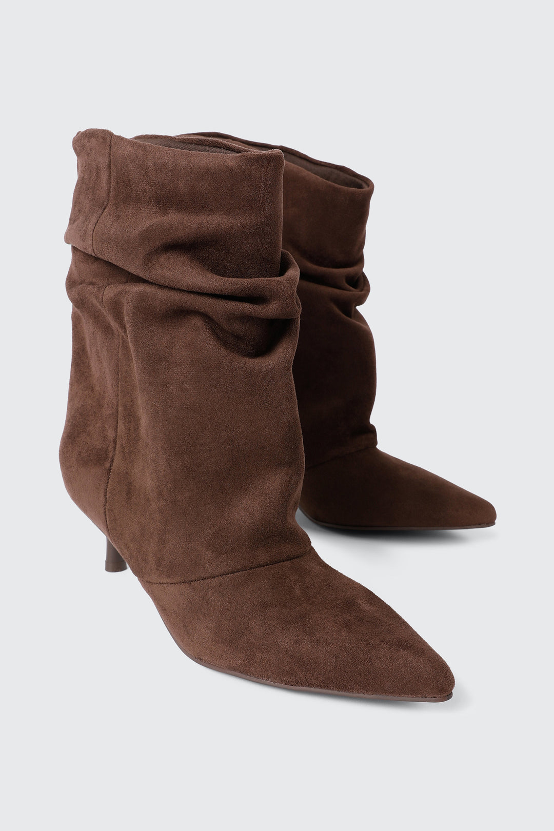Bottes à bout pointu et talon bas