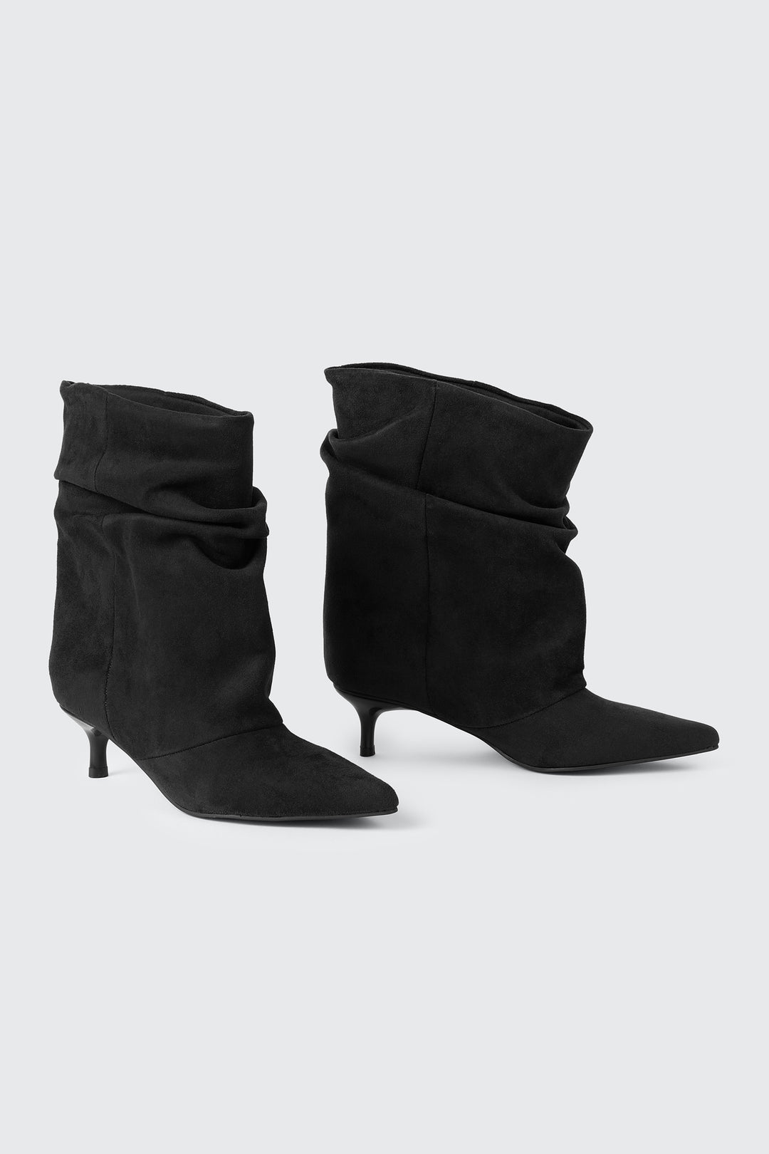 Bottes à bout pointu et talon bas