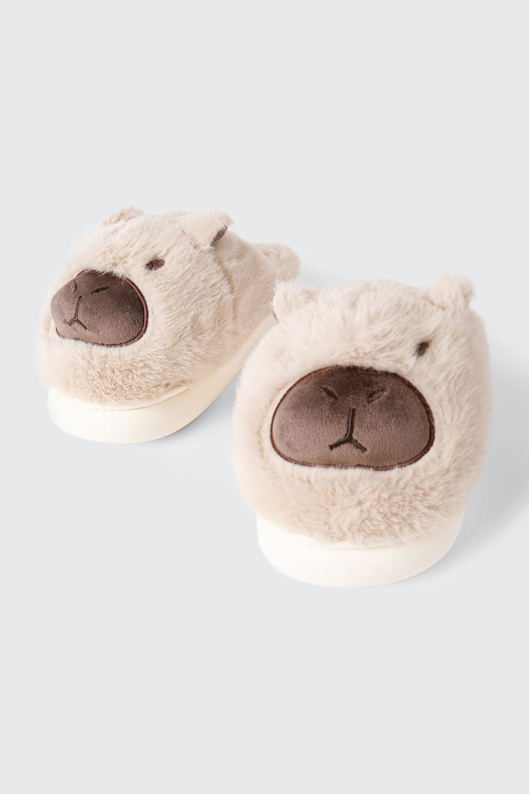 Pantoufles capybara en peluche